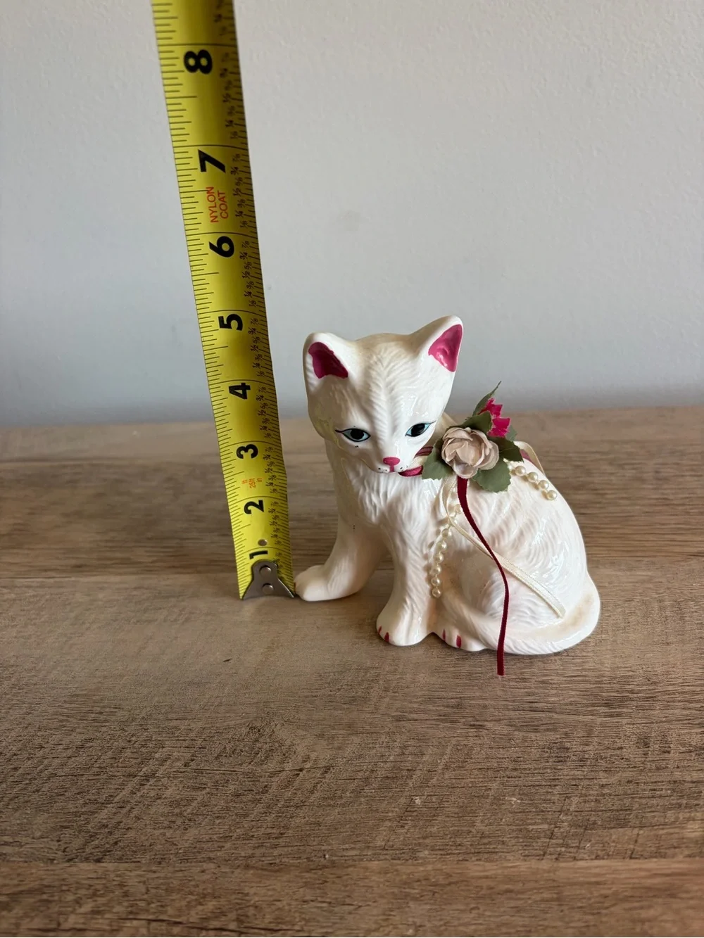 Vintage Porcelain Cat  Kitten Ribbon Collar With Flowers Beads Sitting Figurine‎
